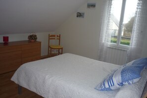 3 bedrooms, iron/ironing board, free WiFi, bed sheets