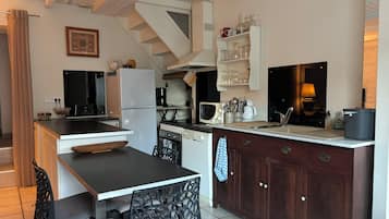 Refrigerador, microondas, horno, placa de cocina