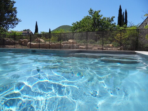 Ferienhaus in der südlichen Ardèche mit Pool (4 x 8) auf großem eingezäuntem Grundstück (4000 m)