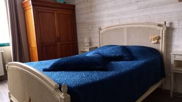 1 多间卧室、熨斗/熨衣板、免费 WiFi、床单