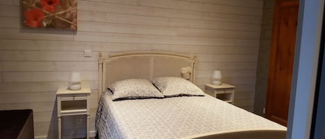 1 chambre, fer et planche à repasser, Wi-Fi gratuit, draps fournis