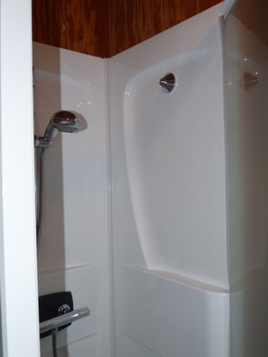 Shower - CHALET LAKE SETTONS (Moux-en-Morvan)