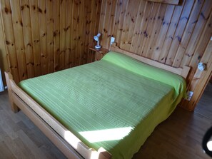 3 bedrooms, iron/ironing board, free WiFi, bed sheets - Country-style house close to shops (Le Malzieu-Forain)