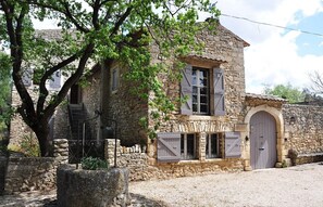 Exterior - Authenticity &luxury, 17th-century villa of 450sqm  with A/C & heated  pool  (Ménerbes)
