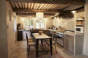 Fridge, microwave, oven, stovetop - Authenticity &luxury, 17th-century villa of 450sqm  with A/C & heated  pool  (Ménerbes)