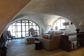 Interior - Authenticity &luxury, 17th-century villa of 450sqm  with A/C & heated  pool  (Ménerbes)