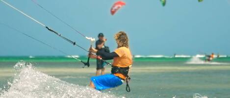 Beach nearby, sun loungers, beach towels