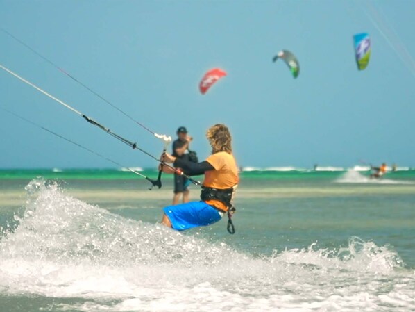 Beach nearby, sun-loungers, beach towels - COTTAGE 6 Pers- Pool 200 m2, Beach Lagoon - Spot KITESURF + Loc car (LE VAUCLIN)
