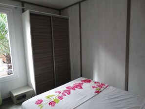 3 bedrooms, WiFi, bed sheets - COTTAGE 6 Pers- Pool 200 m2, Beach Lagoon - Spot KITESURF + Loc car (LE VAUCLIN)