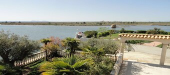 LUXURIOUS VILLA OF 300 M2 AT THE WATERFRONT ON THE COSTA BRAVA