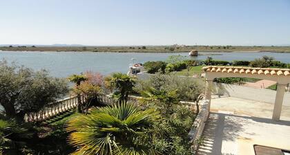 LUXUSVILLA VON 300 M2 AM WASSER AN DER COSTA BRAVA