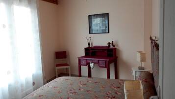 2 bedrooms, iron/ironing board, WiFi, wheelchair access