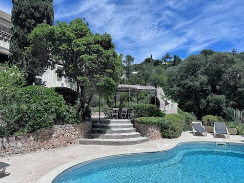 Californian-type villa with luxurious furnishings