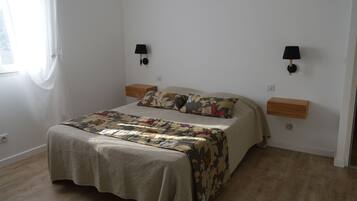 2 Schlafzimmer, Bügeleisen/Bügelbrett, Reisekinderbett, Bettwäsche