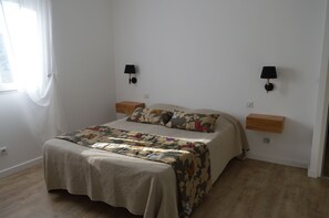 2 Schlafzimmer, Bügeleisen/Bügelbrett, Reisekinderbett, Bettwäsche