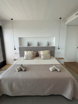 5 bedrooms, iron/ironing board, WiFi, bed sheets -  5 bedrooms, 4 bathrooms, large garden, swimming pool with sea views (Begur)