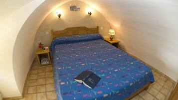 2 bedrooms, iron/ironing board, WiFi