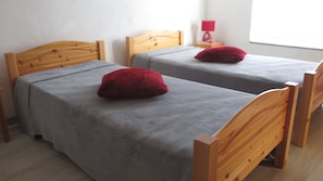 2 bedrooms, iron/ironing board, free WiFi, bed sheets