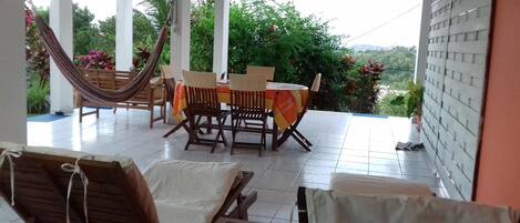 تناول الطعام بالخارج