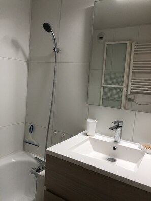 Bathtub, hair dryer