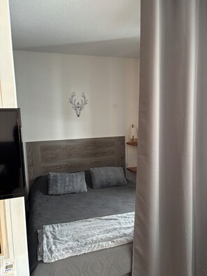 2 soverom og strykejern/-brett