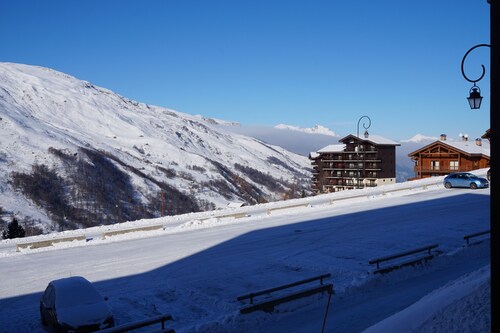 APPARTEMENT LES MENUIRES - Immediate access to the slopes - For a family of 4.