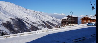 APPARTEMENT LES MENUIRES - Immediate access to the slopes - For a family of 4.