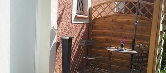 CALM STUDIO IN A GREEN SETTING