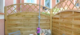 CALM STUDIO IN A GREEN SETTING