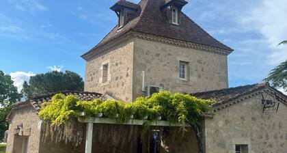 Promotion Authentic dovecote with heated pool in 15000m² park