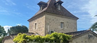 Promotion Authentic dovecote with heated pool in 15000m² park