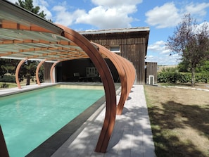 A heated pool - Promotion Authentic dovecote with heated pool in 15000m² park (Sainte-Mère)