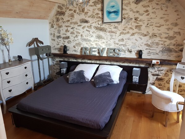 3 bedrooms, iron/ironing board, travel cot, free WiFi