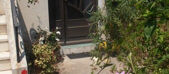 Ground floor of charming T2 Cargèse center