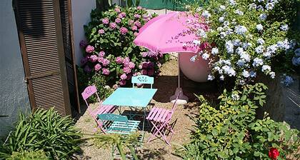 Ground floor of charming T2 Cargèse center