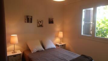 1 chambre, fer et planche Ă repasser, draps fournis