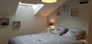 2 bedrooms, iron/ironing board, travel cot, WiFi