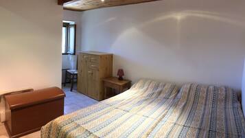 1 chambre, fer et planche Ă repasser, draps fournis