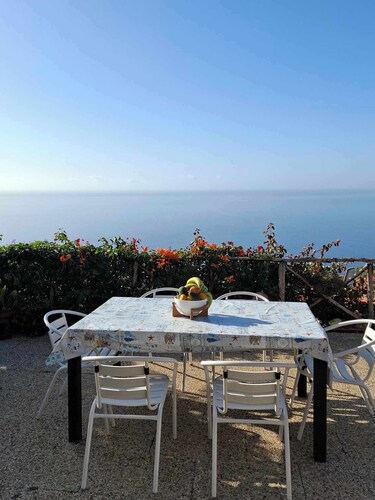 RIBEIRA BRAVA, inprenable house with ocean views dens a quiet area