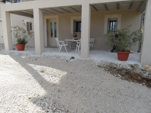 Dordogne Valley, Black Périgord, Independent cottage on the edge of the forest.