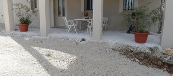 Dordogne Valley, Black Périgord, Independent cottage on the edge of the forest.