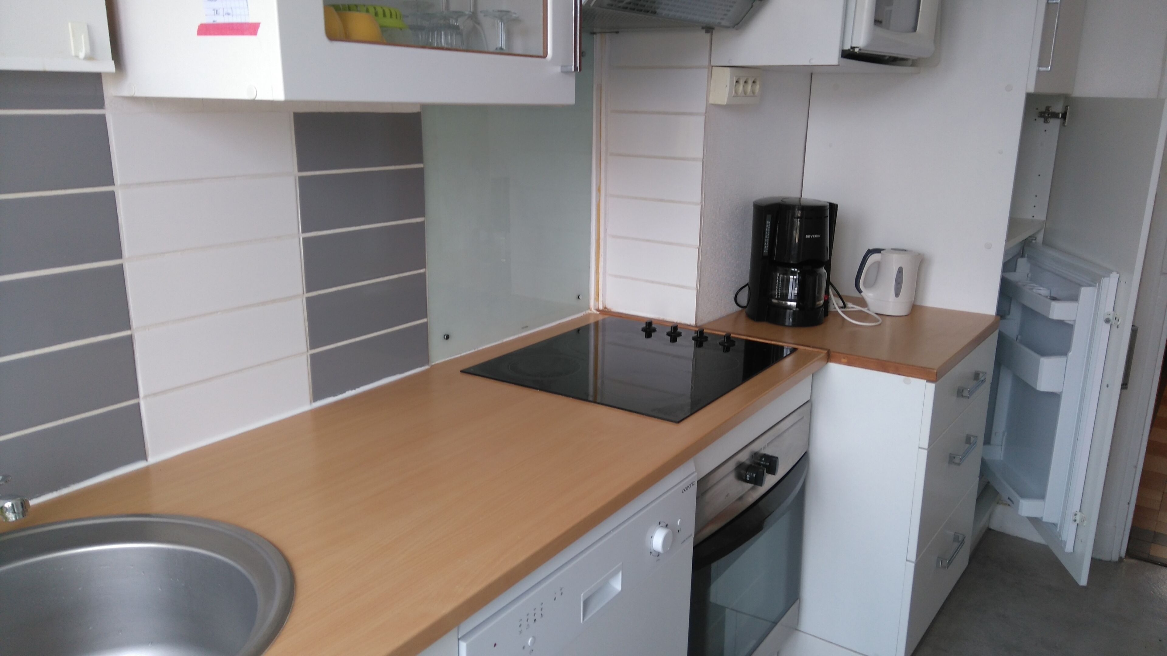 Kühlschrank, Mikrowelle, Ofen, Herdplatte