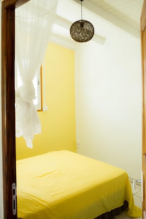 2 habitaciones, tabla de planchar con plancha, wifi y ropa de cama