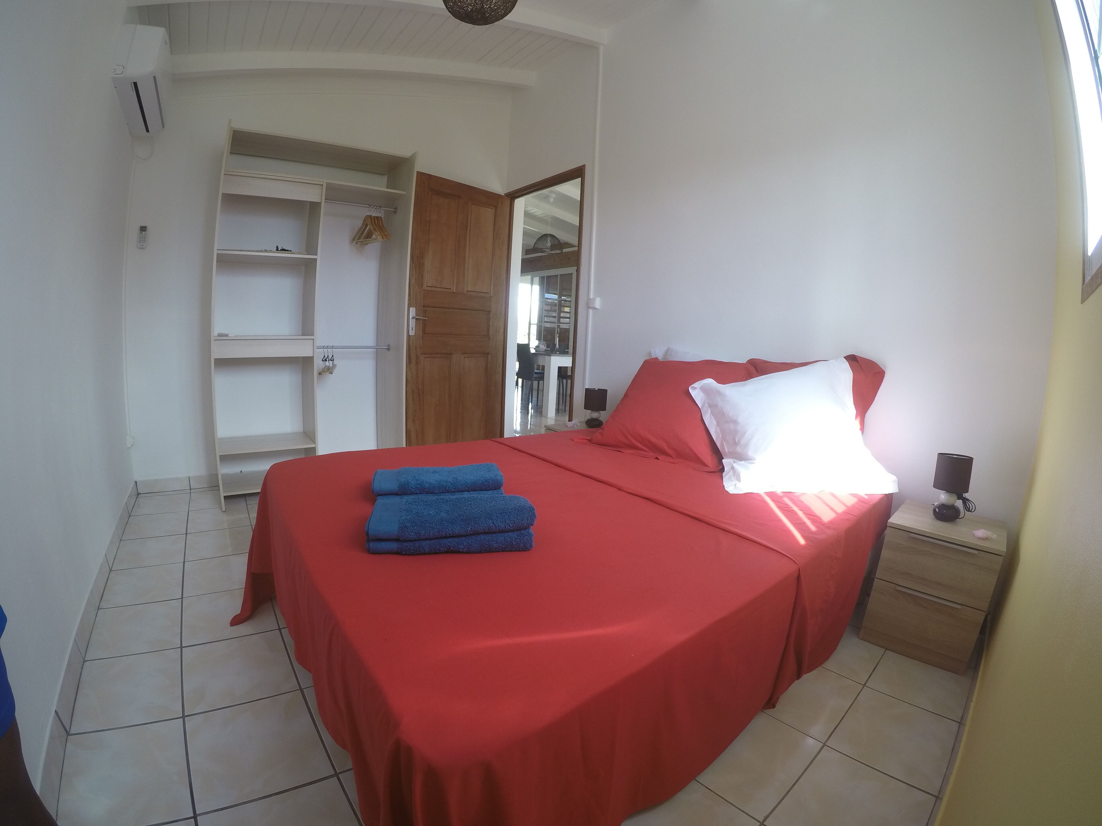 2 chambres, fer et planche à repasser, Wi-Fi, draps fournis