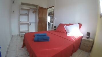 2 chambres, fer et planche Ă repasser, Wi-Fi, draps fournis