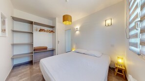 2 soverom, strykejern/-brett, reiseseng for barn og wi-fi (inkludert)
