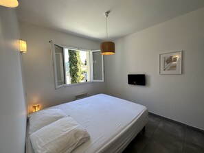 2 chambres, fer et planche à repasser, lit parapluie, Wi-Fi gratuit