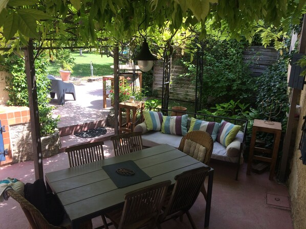 Outdoor dining - Village house in the Luberon with private pool  (Vaucluse)