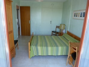 2 habitaciones, tabla de planchar con plancha y wifi gratis