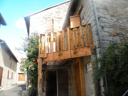 LARGE MOUNTAIN VILLAGE HOUSE